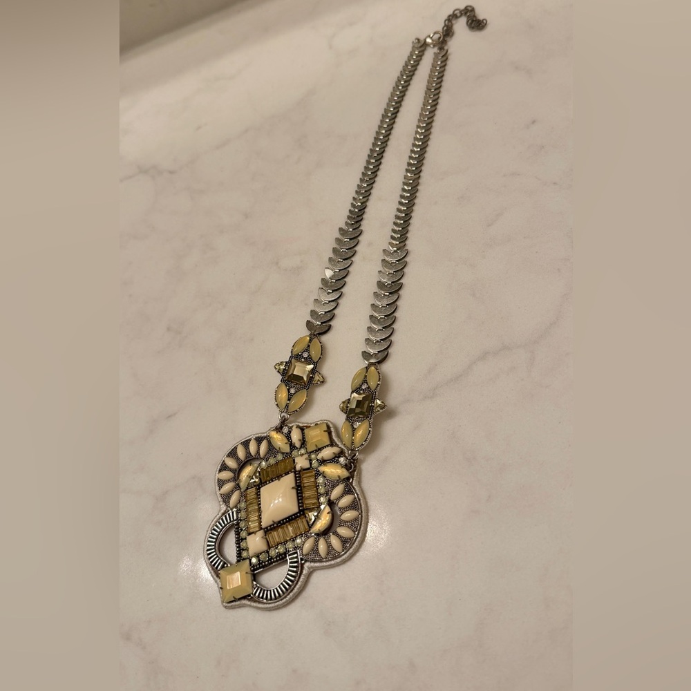 Stella & Dot Kaia Pendant Necklace
